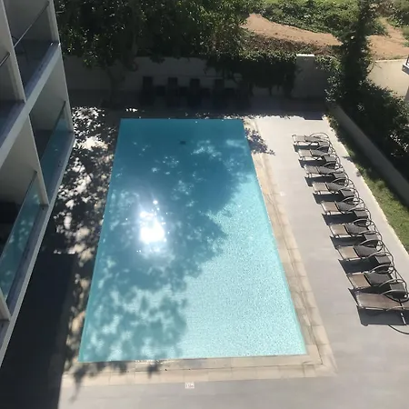 Ξενοδοχείο Oktober Downtown Boutique 3*